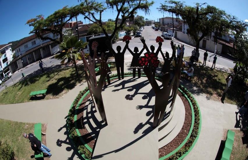 Monumento lembra dor das Mães de Maio