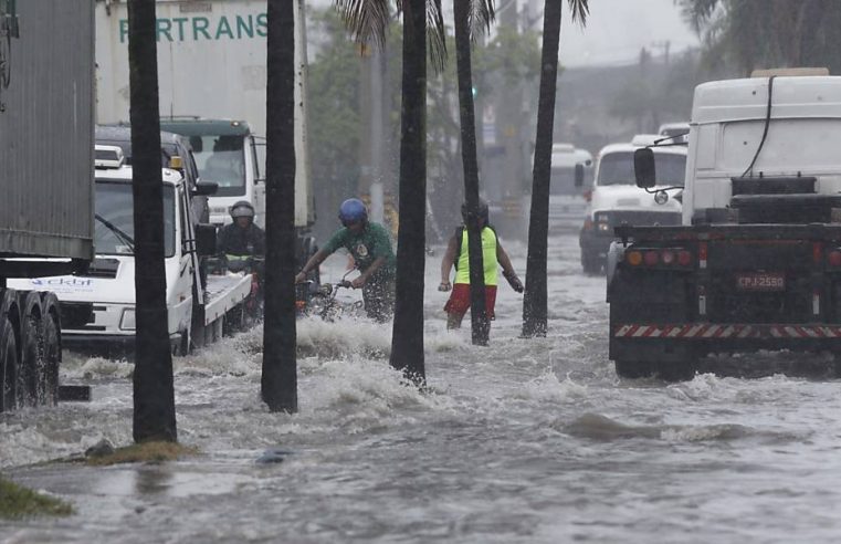 Devido as chuvas, Avenida Nossa Senhora de Fátima é interditada