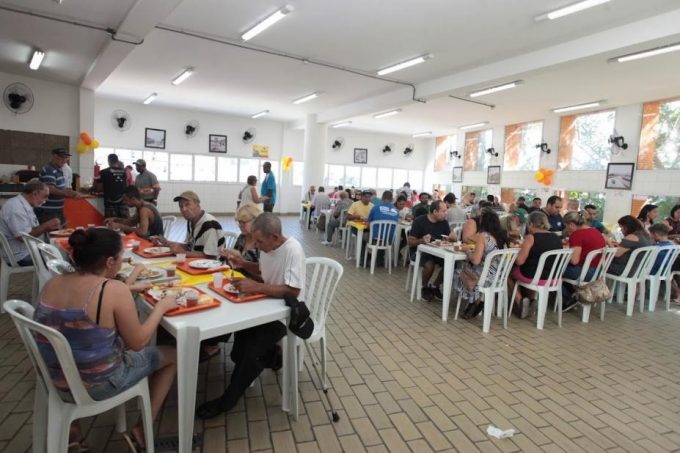 Bom Prato volta a servir almoço na área interna