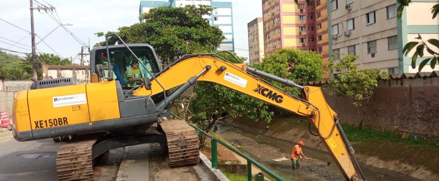 Limpeza de canal no Saboó já retirou mais de 314 toneladas de detritos