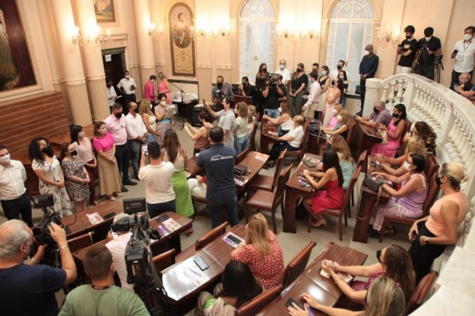 Santos lança medidas de proteção e promoção às mulheres