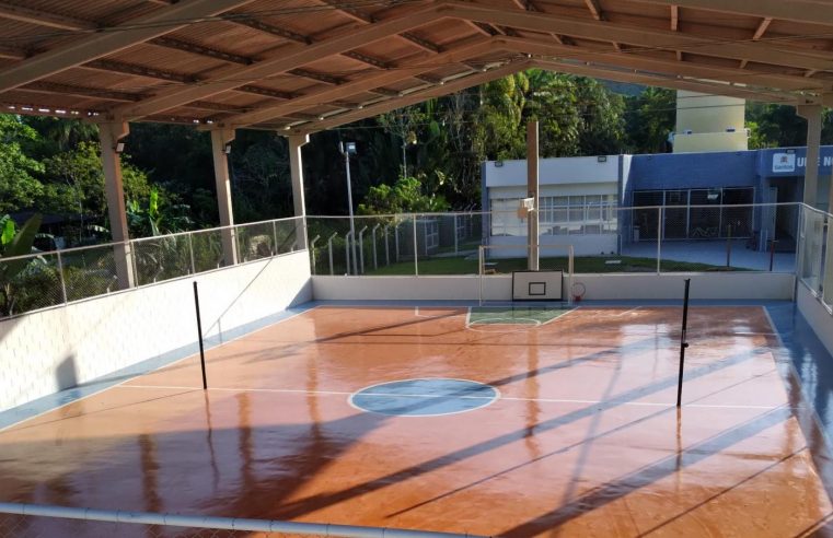 Quadra poliesportiva na Área Continental de Santos fica pronta este mês