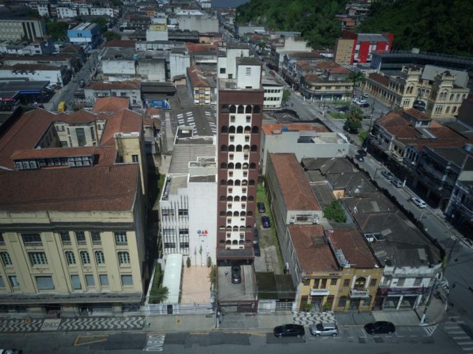 Prédio no Centro de Santos transformará salas comerciais em apartamentos