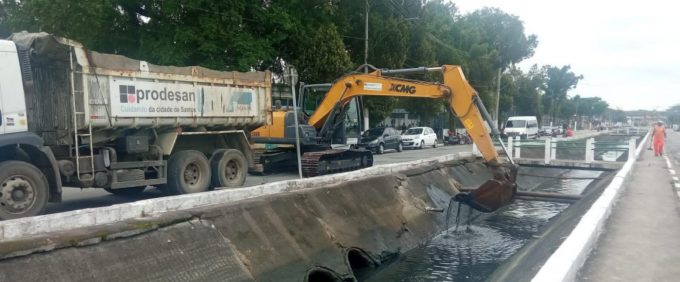 Iniciada nova etapa de desassoreamento de canal da Zona Noroeste em Santos