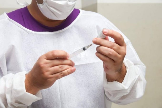 Santos oferece vacinação em nove policlínicas neste sábado