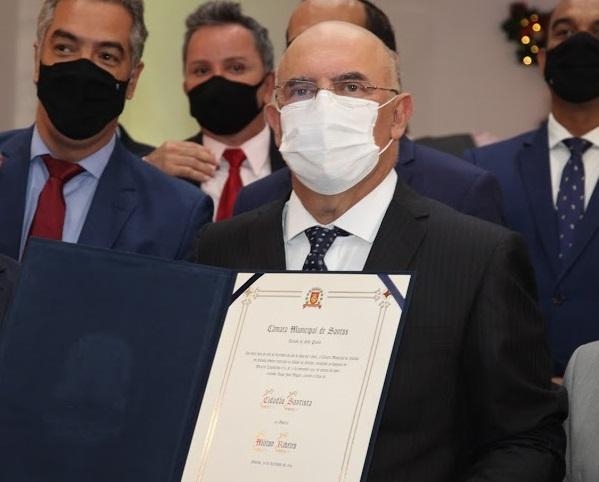 Ex-ministro que recebeu título de Cidadão Santista é preso