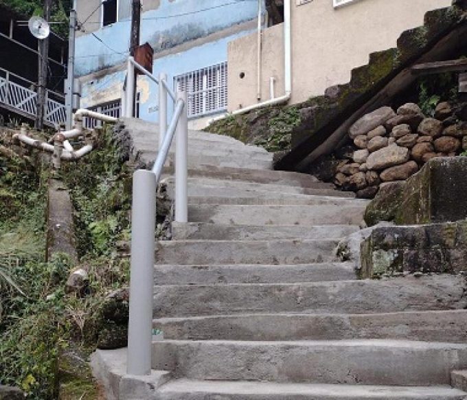 Revitalização de escadaria beneficia cerca de 500 famílias no Morro do Pacheco