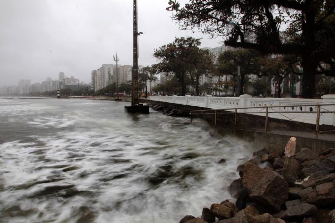 Santos assina pacto internacional contra mudanças climáticas