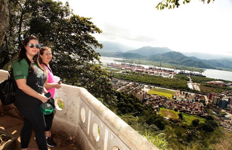 Roteiros turísticos nos morros de Santos são apresentados a agências de turismo