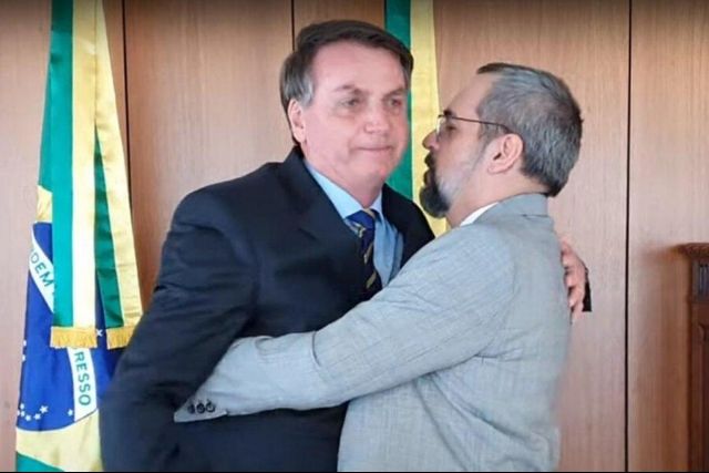 Ex-ministro chama Bolsonaro “de porco e desonesto”