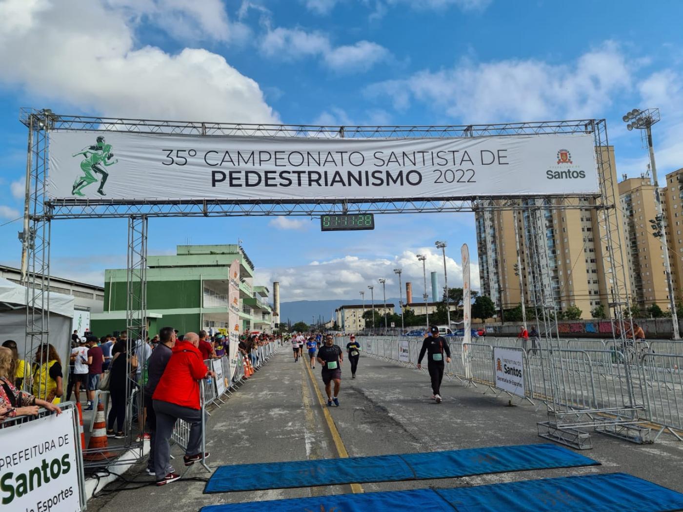 Etapa do Santista de Pedestrianismo na Zona Noroeste recebe mais de 1,1 mil atletas