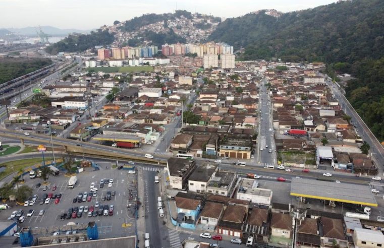 Santos entrega cinco praças revitalizadas no aniversário da Zona Noroeste