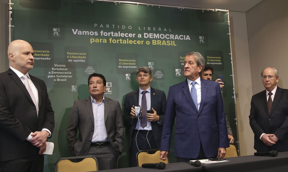 Bolsonaro quer anulação de votos em 279 mil urnas; Moraes diz que deve abranger os dois turnos