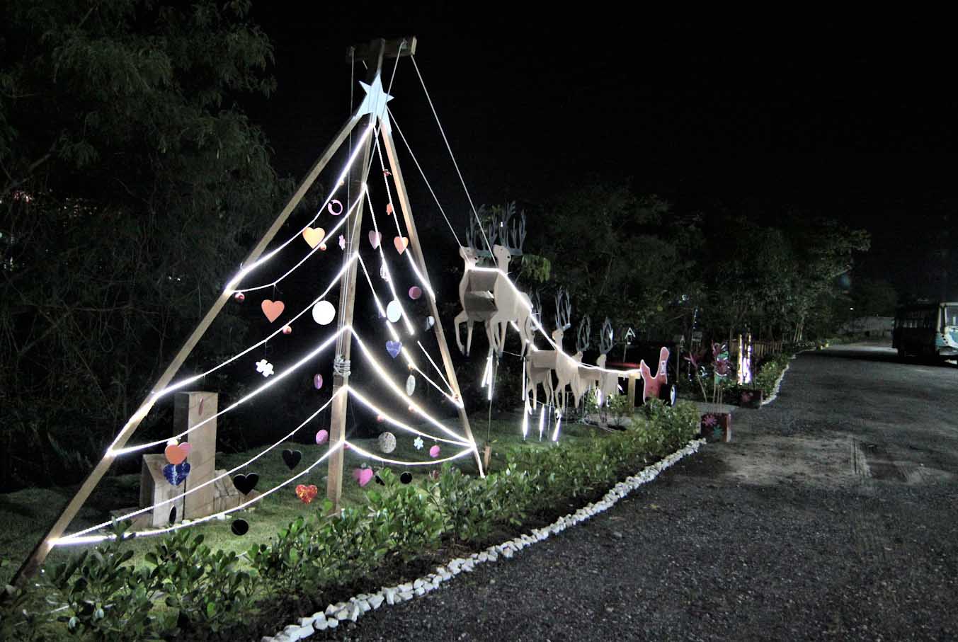 Decoração de Natal na Ecofábrica foi feita com material reciclável