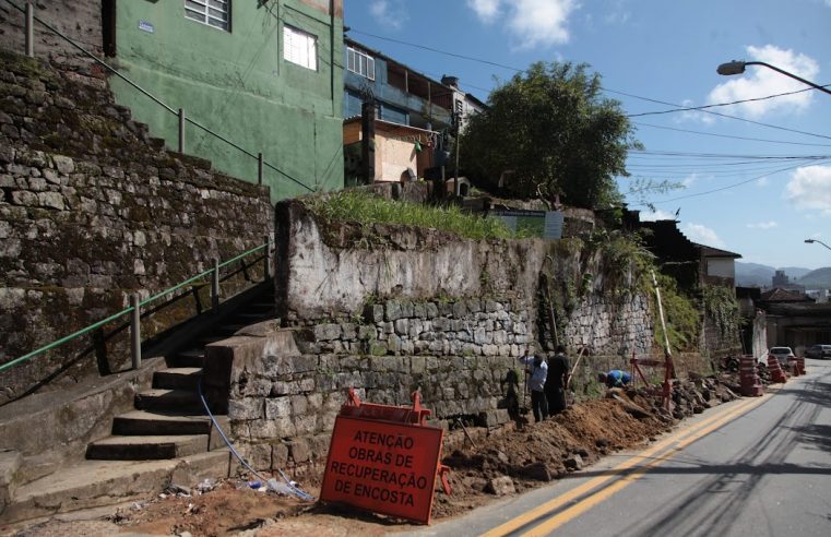 Obras que garantem mais segurança nos morros da Penha e Fontana estão em fase final