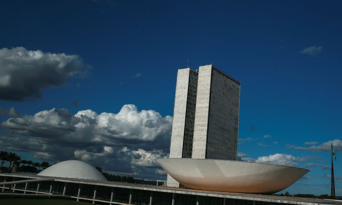 Congresso promulga PEC da Transição