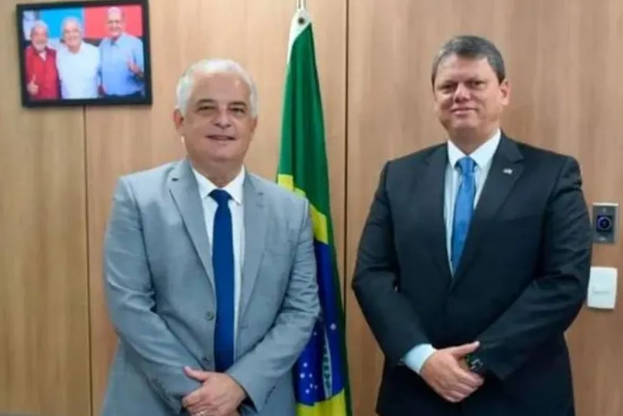 Tarcísio não cansa de levar “não” sobre a privatização no porto de Santos