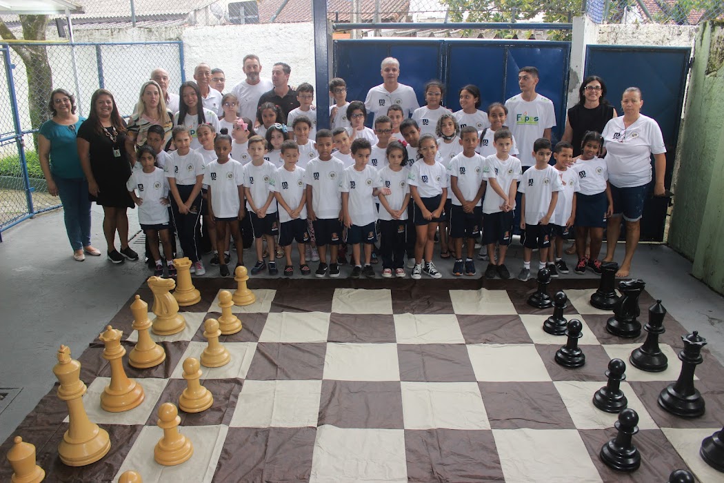 UME Professora Maria de Lourdes Borges Bernal recebe campeões de xadrez