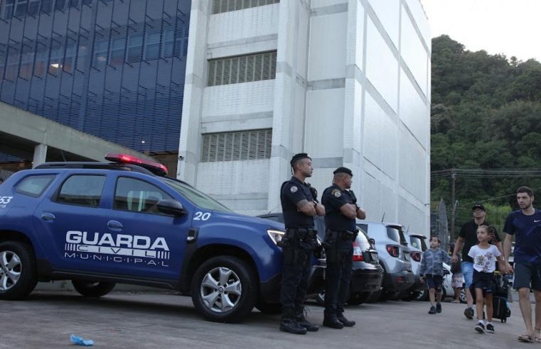 Escolas municipais de Santos terão botão de alerta, seguranças e reforço no monitoramento