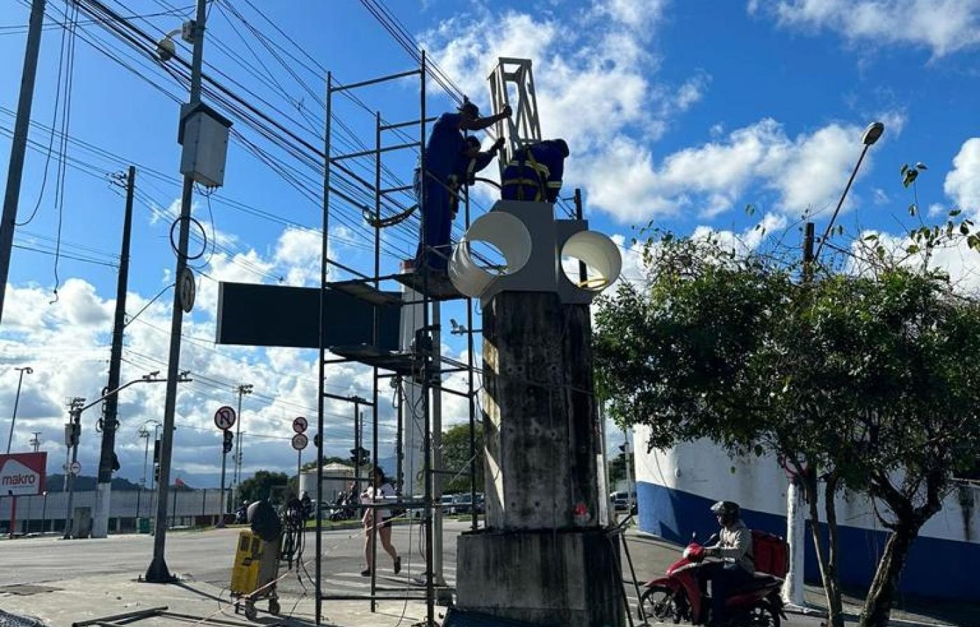 Começa instalação do novo monumento dos tambores 