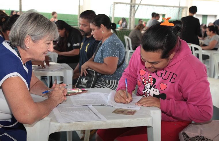 Mais de 500 famílias da Zona Noroeste realizam sonho e assinam contrato da casa própria