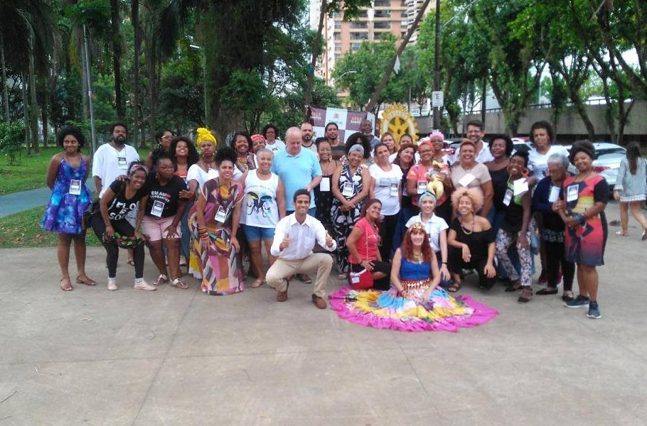 Feira criativa AfroTu tem edição especial de carnaval em Santos