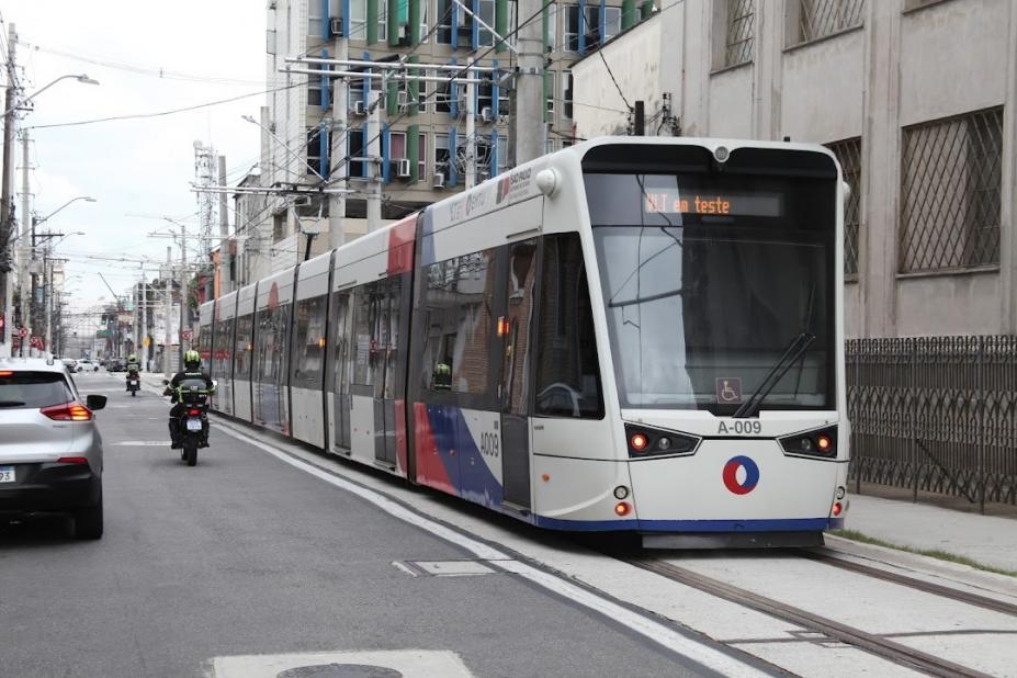 Santos estuda integração dos ônibus com a nova linha do VLT