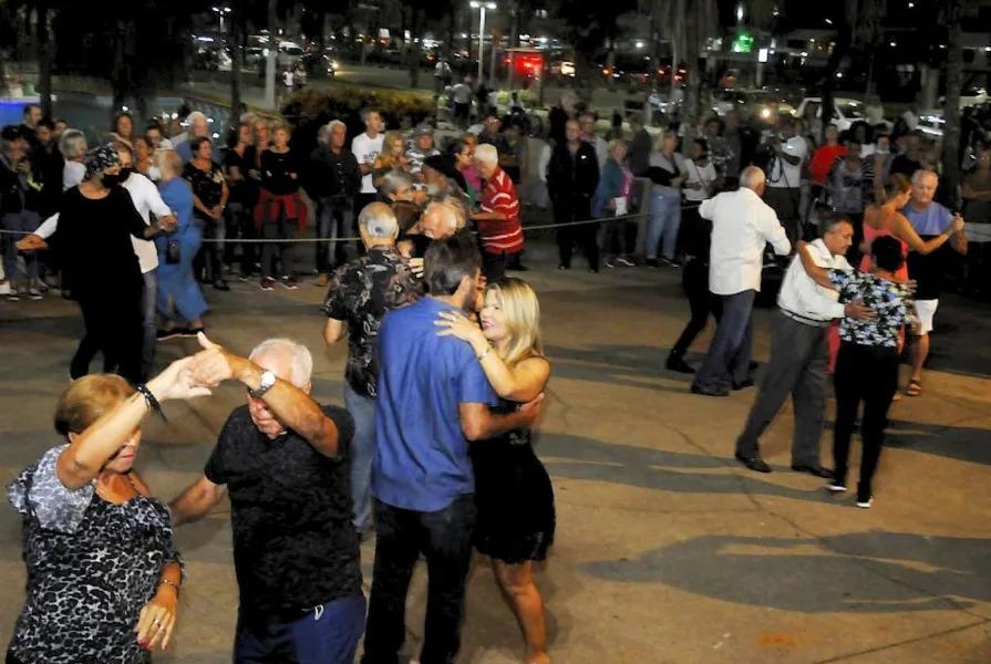 Baile na ZN terá Adriano Neves e apresentação de dança