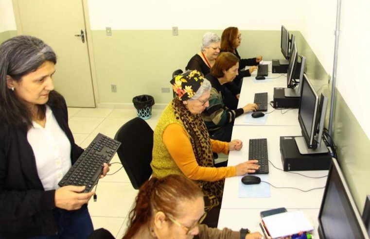 Curso gratuito de inclusão digital para público 50+ abre inscrições