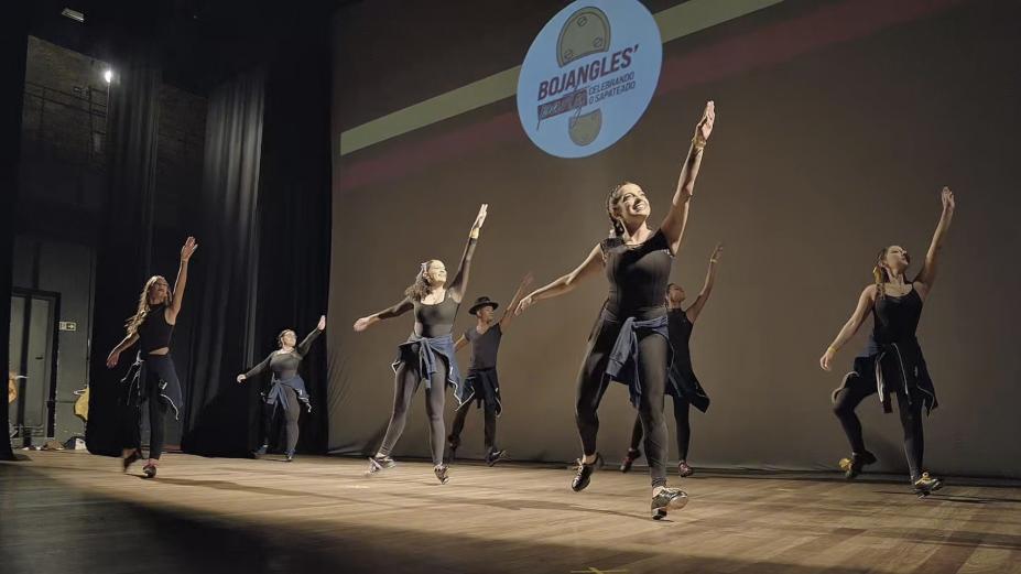 Evento em Santos reúne 300 artistas em celebração ao sapateado