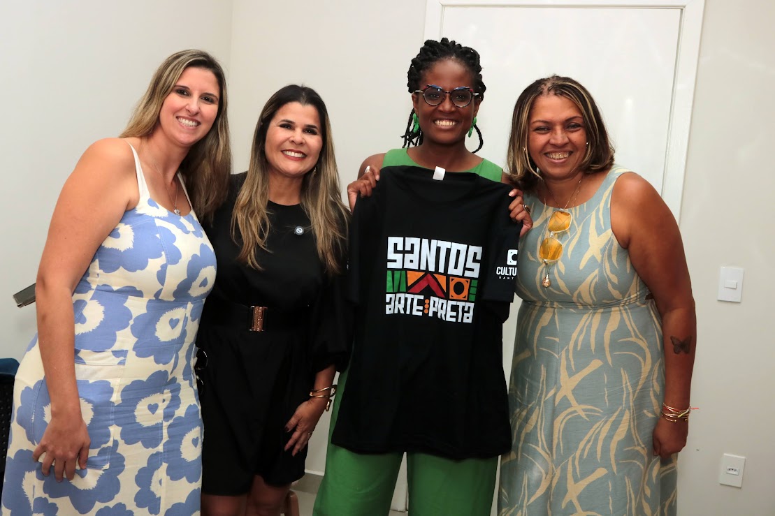 Djamila Ribeiro visita Casa da Mulher em Santos e reforça laços com a cidade