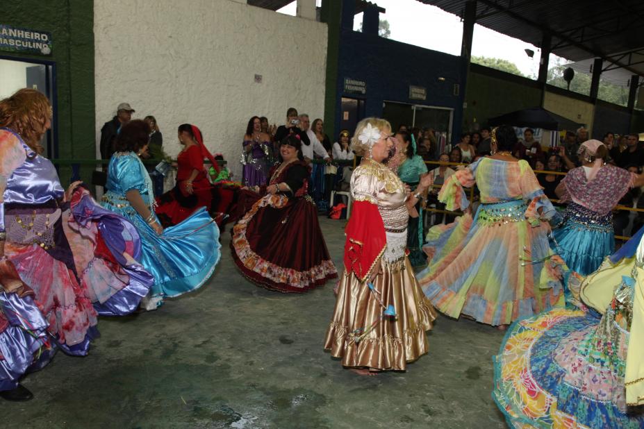 Santos celebra a festa cigana em homenagem a Santa Sara Kali