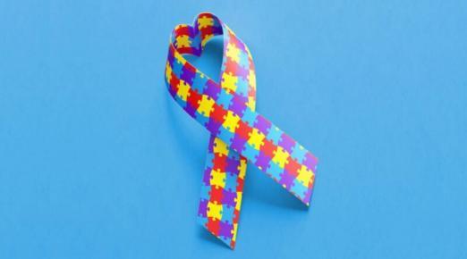 Pessoas com autismo podem levar alimentos e utensílios próprios a estabelecimentos em Santos