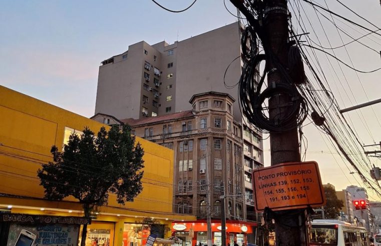 Prefeitura inicia retirada de cabos inativos na Rua João Pessoa, no Centro