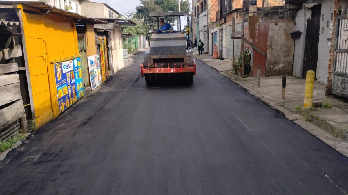 Rua recebe nova pavimentação e calçadas acessíveis no Rádio Clube