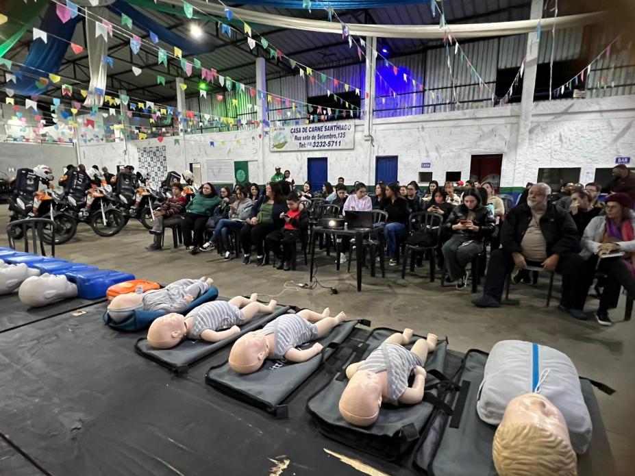 Curso de primeiros socorros reúne 130 alunos em morro de Santos