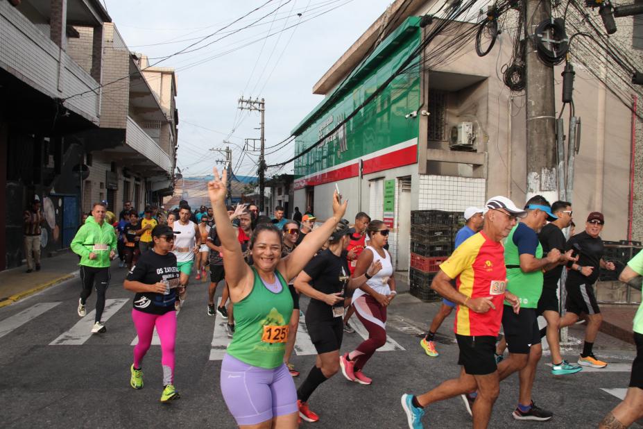 Santista e canadense vencem tradicional Prova Rústica dos Morros