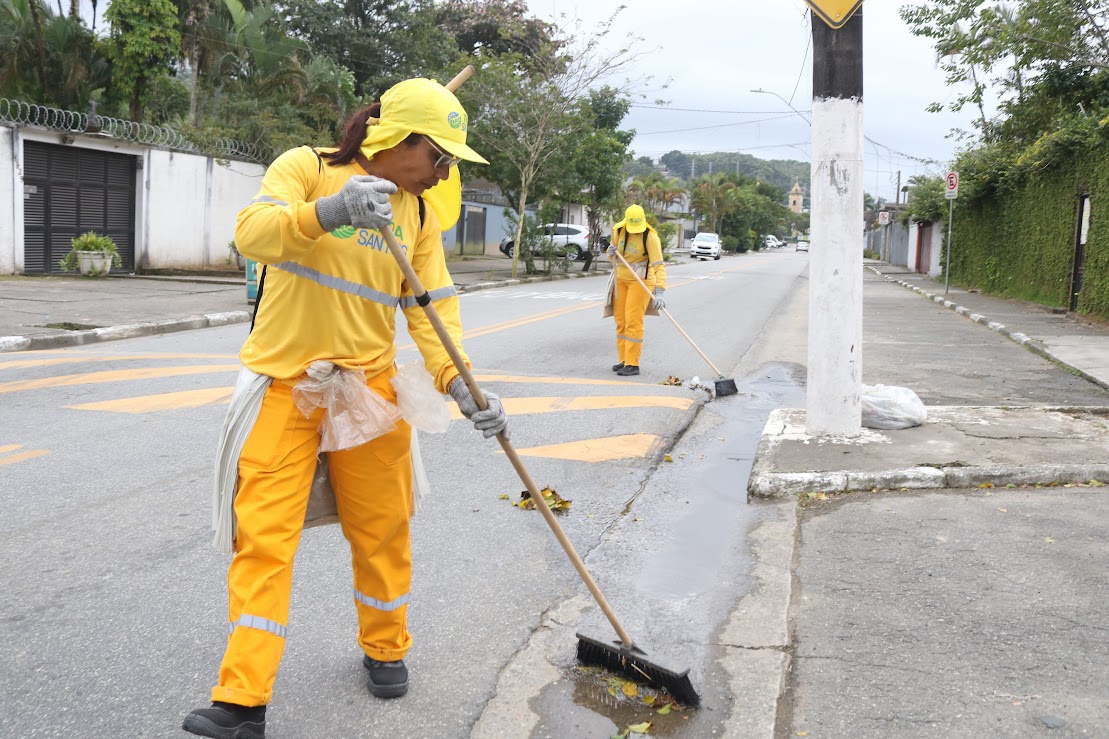 Morro recebe mutirão de zeladoria após escuta do Viva o Bairro
