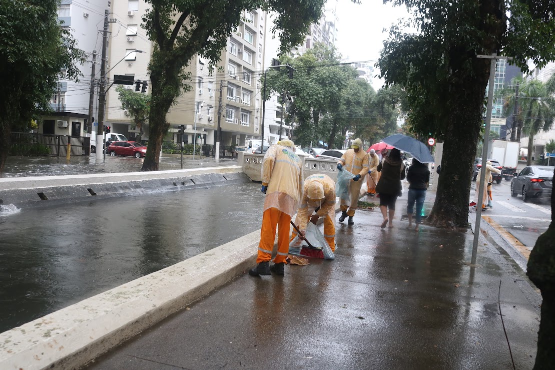 Temporal em Santos mobiliza força-tarefa após chuvas acima da média do mês