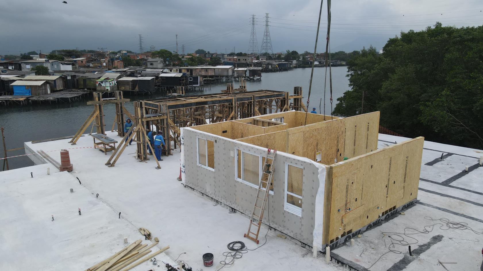 Parque Palafitas inicia construção de primeiro prédio habitacional no Dique da Vila Gilda