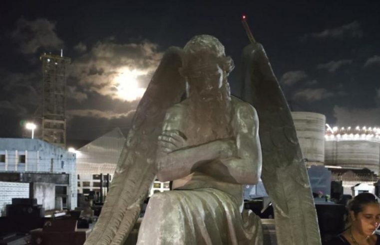 Cemitério do Paquetá recebe 3º passeio “Luz e Sombra”