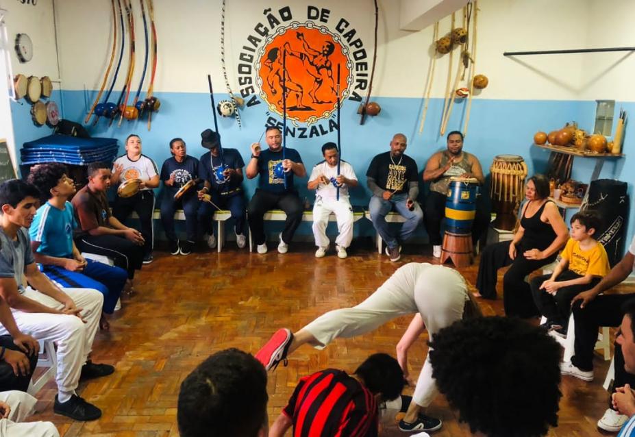 Festival Água da Fonte celebra cultura afro-indígena em Santos com cortejo de berimbaus