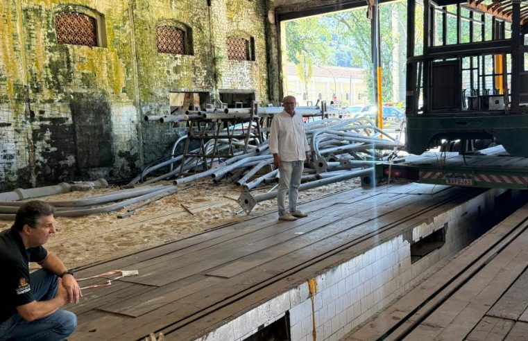 Bonde passa por revitalização e voltará à frota turística de Santos