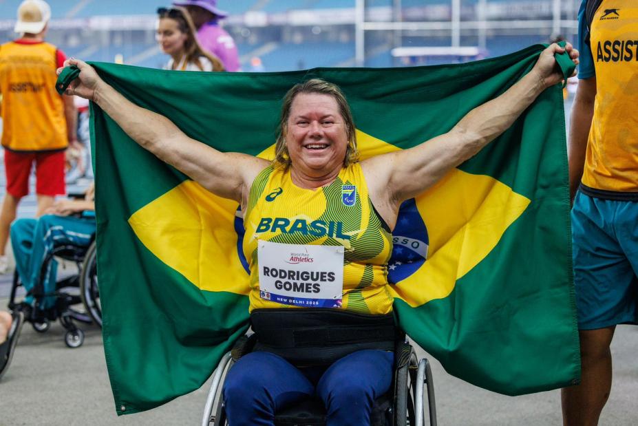 Beth Gomes conquista tetracampeonato mundial no lançamento de disco no Mundial Paralímpico