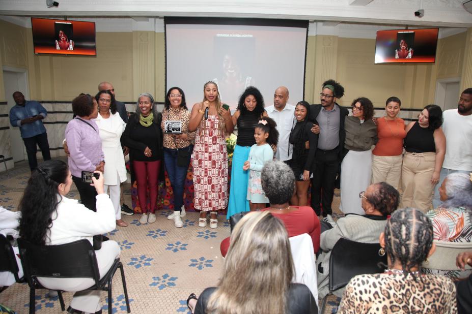 Troféu Dandara 2025 reconhece mulheres que lutam pela igualdade racial em Santos