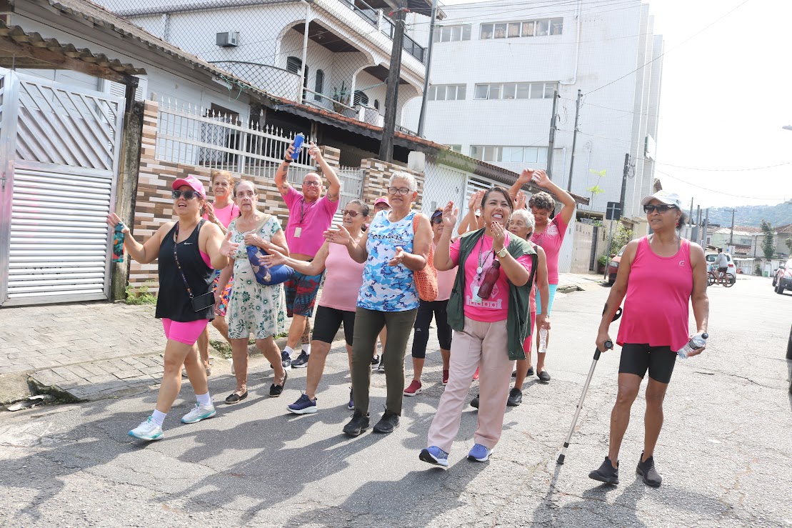 Policlínica Areia Branca faz ação em alusão ao Outubro Rosa