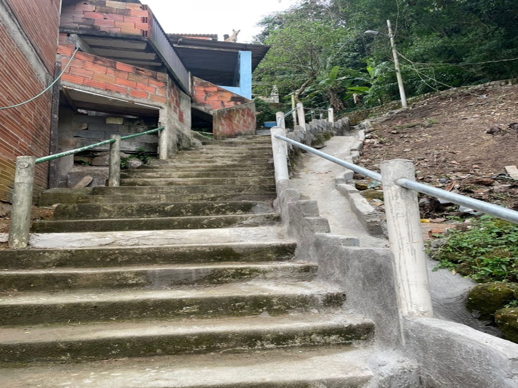 Santos avança na revitalização de escadarias e amplia segurança nos morros