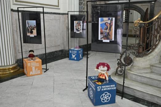 Paço Municipal de Santos recebe exposição fotográfica ‘Arte na Vila’ em celebração à infância