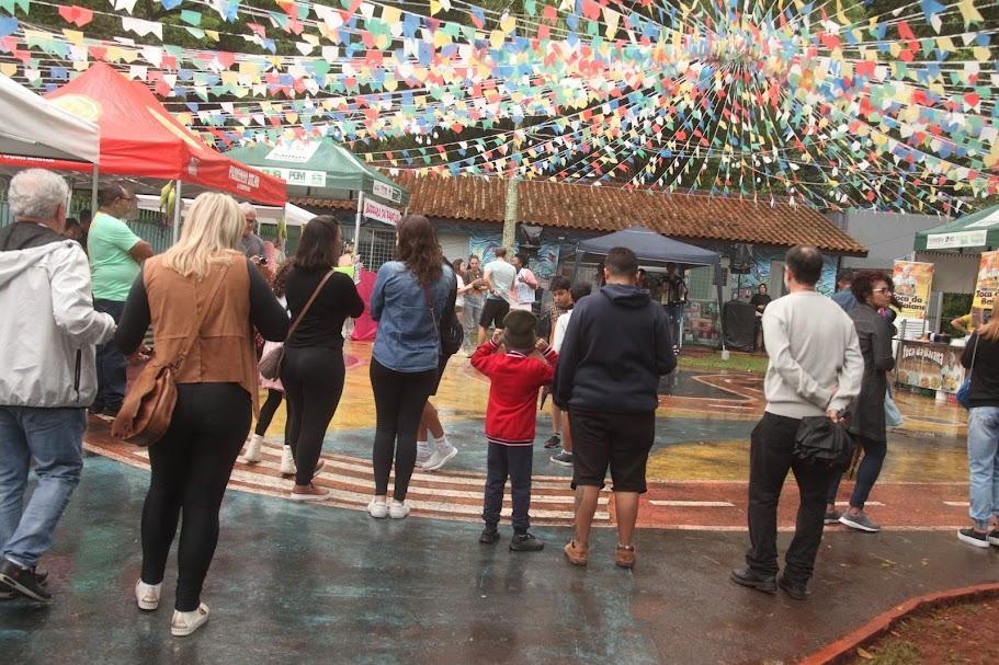Festa Nordestina agita morro em Santos