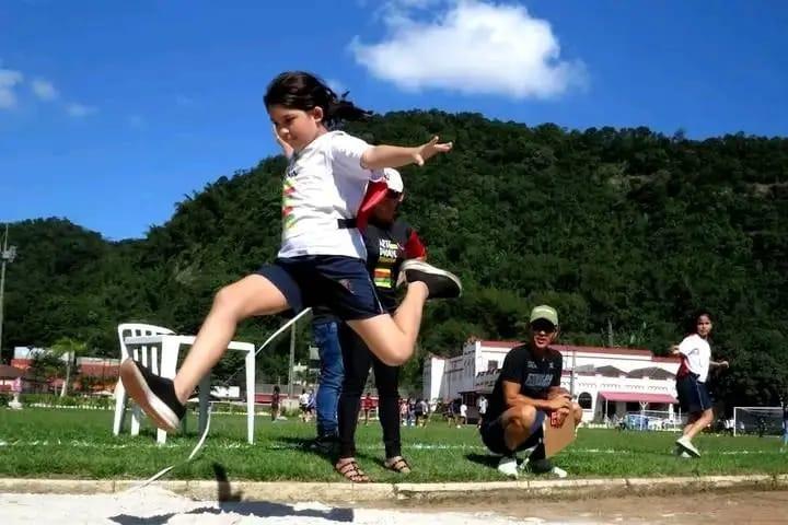 Projeto Campeão na Escola encerra ciclo com atletismo e presença de medalhistas